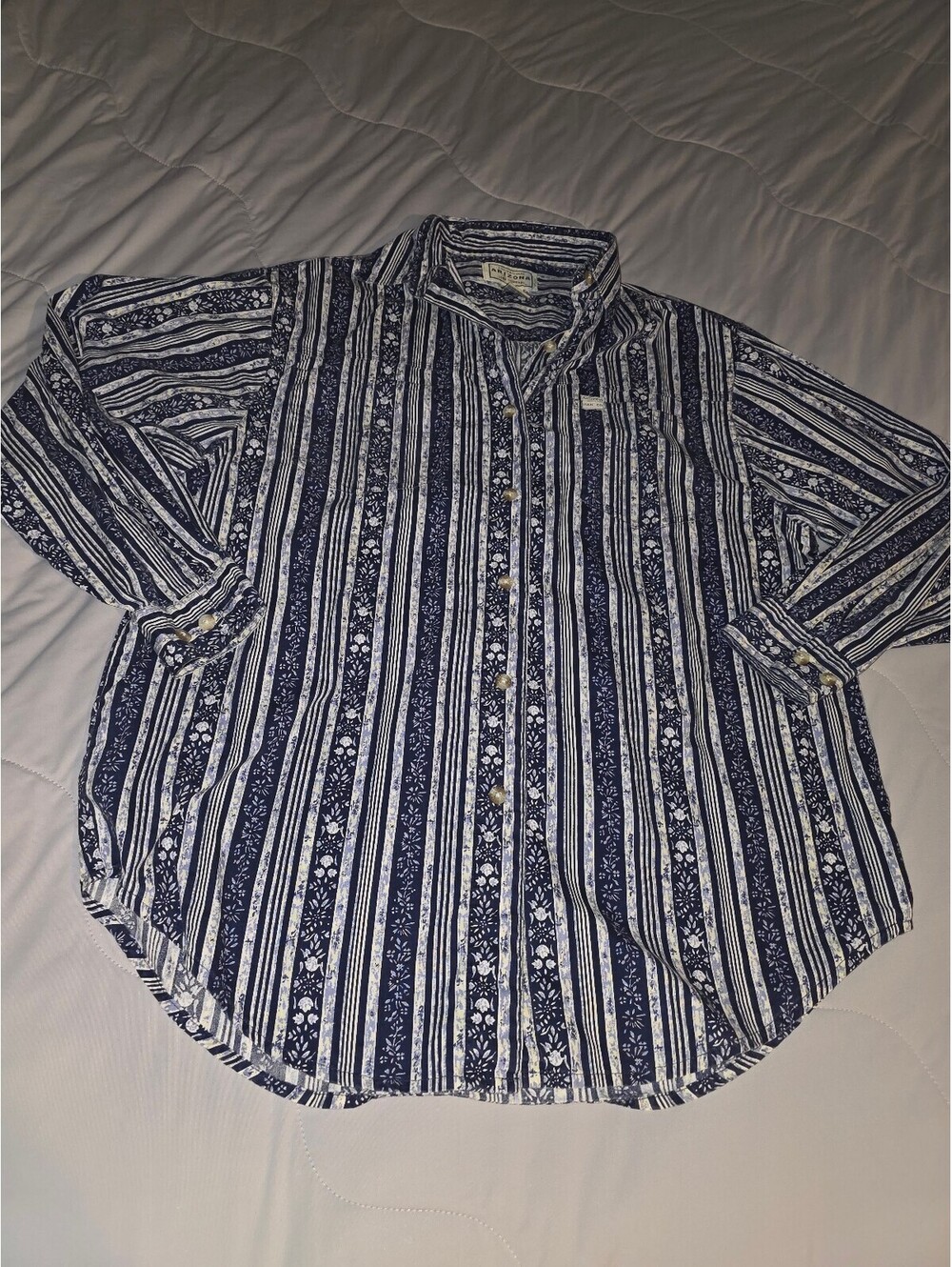Arizona Women's Blue Foral Button-Up Collared long Sleeve Top - small